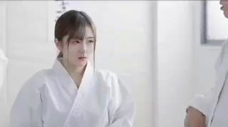 认真开朗的部下淫乱豹变淫乱豹用淫乱的语言挑逗暴食的逆NTR小野六花